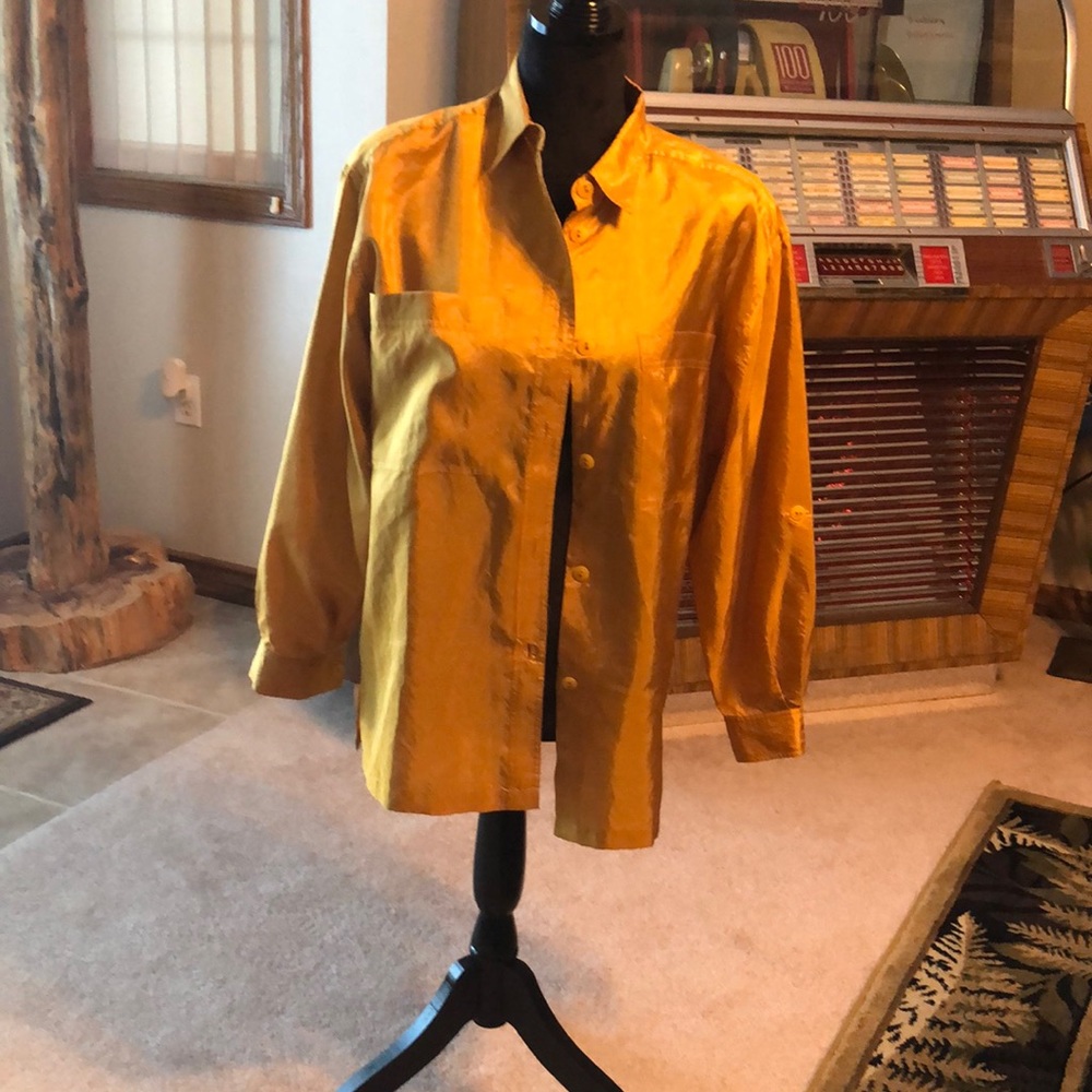 Beautiful yellow gold shimmery top